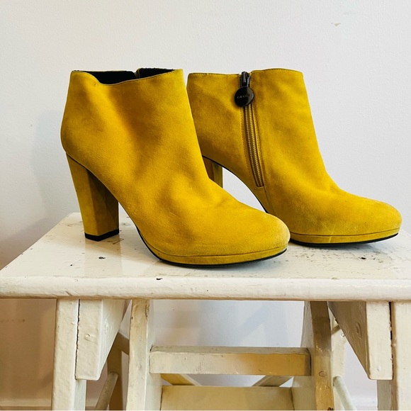 Geox yellow suede booties excellent condition - Picture 9 of 11